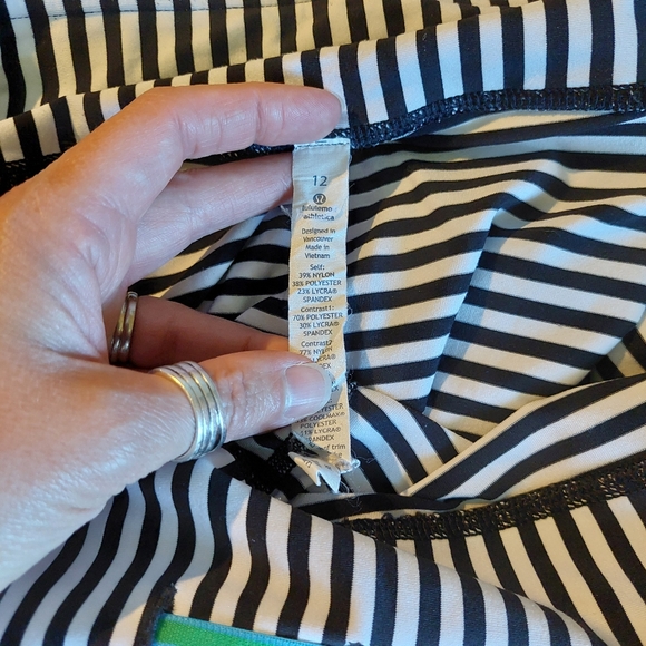 Lululemon Seawheeze bugs crops 12 - Picture 3 of 5